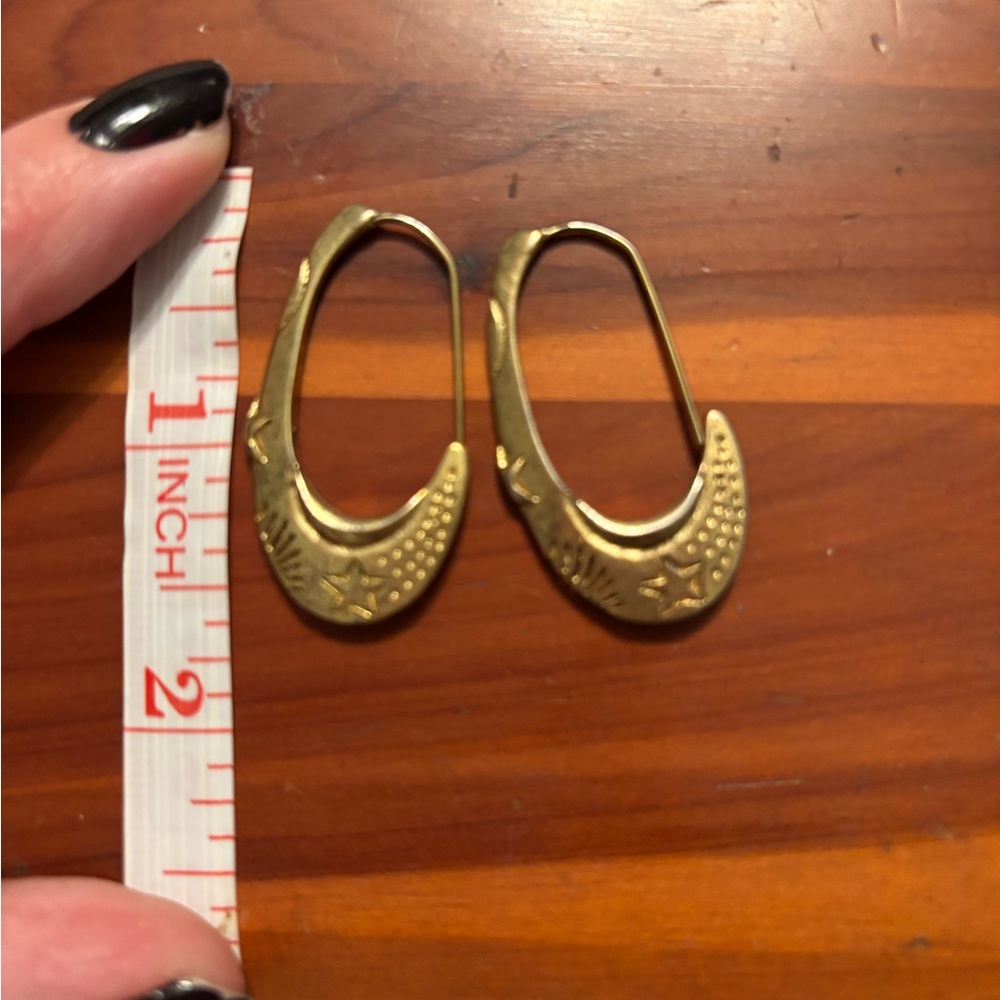 Star Vintage 80’s hoops gold tone